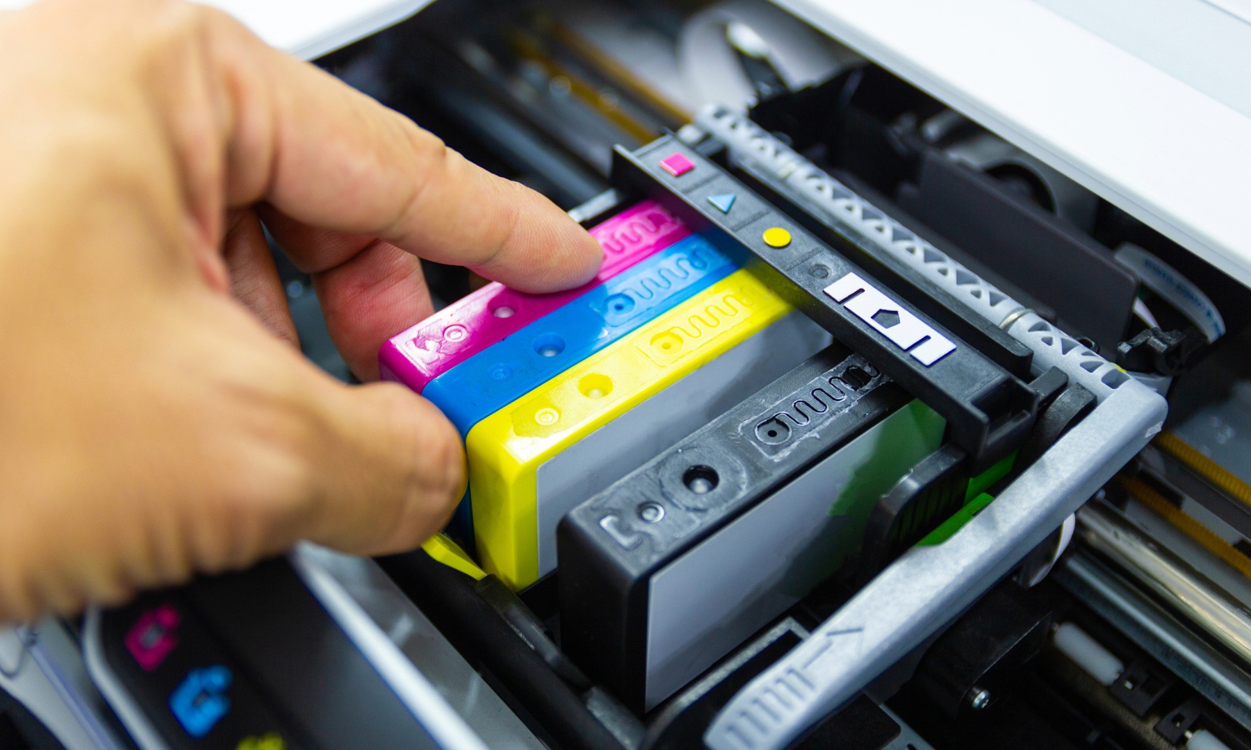 Cartucce HP per stampanti DeskJet e OfficeJet: Qualità, Affidabilità e Risparmio